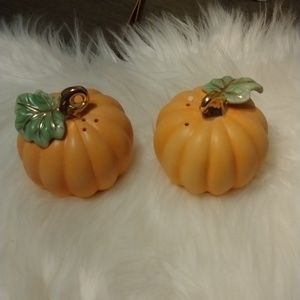 Pumpkin salt and pepper shakers